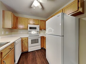3111 Brookrun Dr in Jamestown, NC - Building Photo - Building Photo