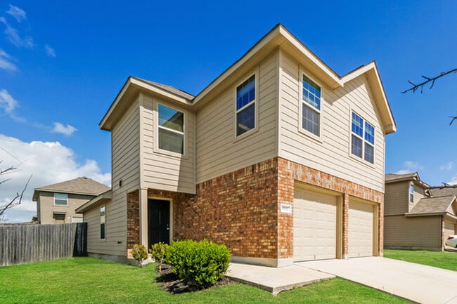 4911 War Horse Dr in San Antonio, TX - Foto de edificio - Building Photo