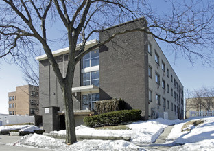 Grandview Apartments in Milwaukee, WI - Building Photo - Building Photo