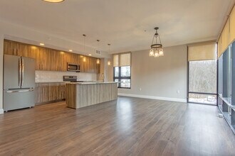 11 Edgewater Cir in East Hampton, CT - Building Photo - Building Photo