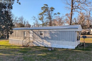 3017 Camp Rd in Marianna, FL - Building Photo