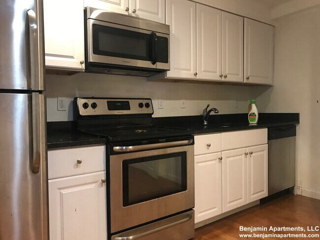 74 Brainerd Rd, Unit b in Boston, MA - Building Photo - Building Photo