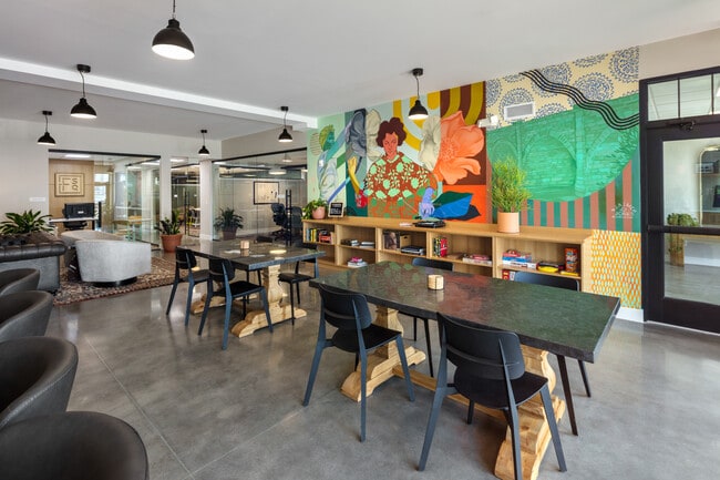 Founders Square in Windsor, CT - Foto de edificio - Building Photo