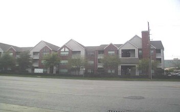 City Plaza Condominiums in Houston, TX - Foto de edificio - Building Photo