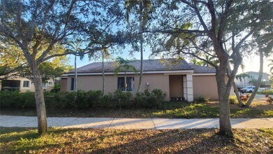 1205 Canary Island Dr in Weston, FL - Building Photo - Building Photo