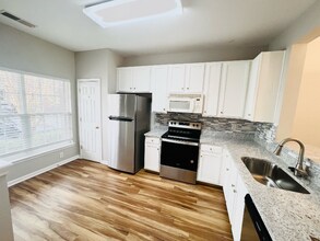 2852 Summergrove Ct in Matthews, NC - Foto de edificio - Building Photo