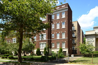 The Courtyard in East Orange, NJ - Building Photo - Building Photo