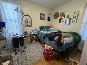 11 Leverett St, Unit 3 in Brookline, MA - Building Photo - Building Photo