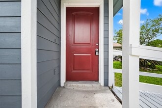 2446 Mayview Dr in Houston, TX - Foto de edificio - Building Photo