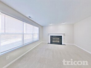 4950 Aquaduct Dr in Greenwood, IN - Foto de edificio - Building Photo