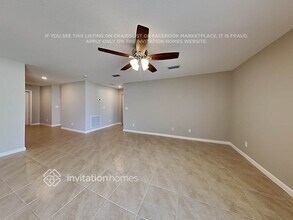 1091 SW Macao Ave in Port St. Lucie, FL - Foto de edificio - Building Photo