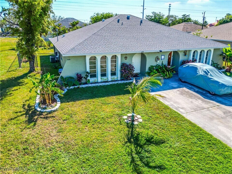 1252 SE 8th St in Cape Coral, FL - Building Photo