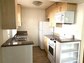 556 Kings N Rd, Unit 1 in West Hollywood, CA - Building Photo - Building Photo