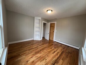 50 Fairview St in West Hartford, CT - Foto de edificio - Building Photo