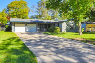 309 E Wright Blvd in Universal City, TX - Building Photo