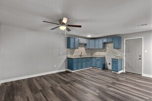 2010 E Alcy Rd in Memphis, TN - Building Photo