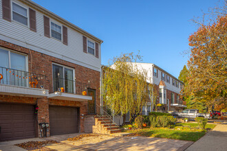 Golf View Condos in Staten Island, NY - Building Photo - Building Photo