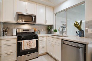 6400 S Meadows Blvd in Austin, TX - Building Photo