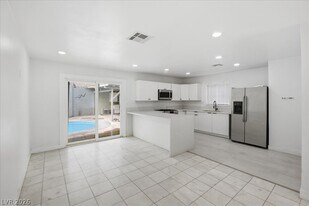 4013 Esmeralda Ave in Las Vegas, NV - Building Photo