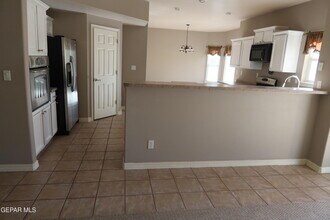 943 Via Descanso Dr in El Paso, TX - Building Photo - Building Photo