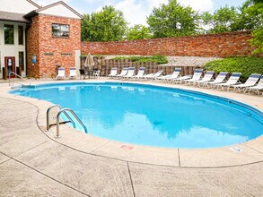 Carriage Court in Springdale, OH - Foto de edificio - Building Photo