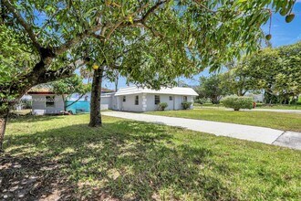 2701 NW 18th Ter in Oakland Park, FL - Building Photo - Building Photo