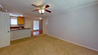 10594 High Hollows Dr, Unit 290 in Dallas, TX - Building Photo - Building Photo