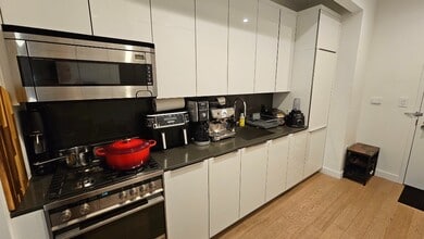 15 Platt St, Unit 1203 in New York, NY - Building Photo - Building Photo