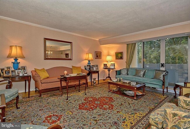 4601 N Park Ave in Chevy Chase, MD - Foto de edificio - Building Photo