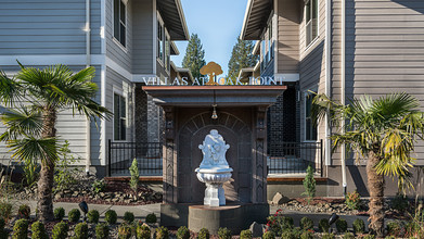 Villas at Oak Point in West Linn, OR - Building Photo - Building Photo