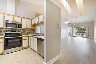 605 Harbour Pointe Way in Greenacres, FL - Foto de edificio - Building Photo