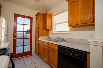 11808 Kings Arms Ct-Unit -11808 in El Paso, TX - Foto de edificio - Building Photo