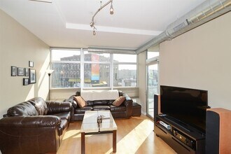 1610 W Fullerton Ave in Chicago, IL - Building Photo - Building Photo
