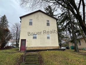 111 4th St in Willard, OH - Foto de edificio - Building Photo