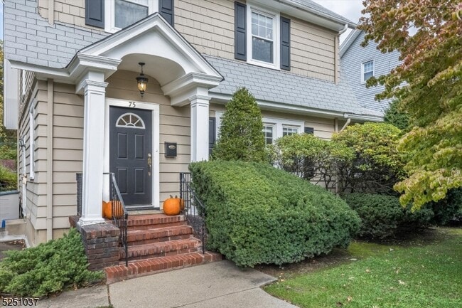 75 Gordonhurst Ave in Montclair, NJ - Building Photo - Building Photo