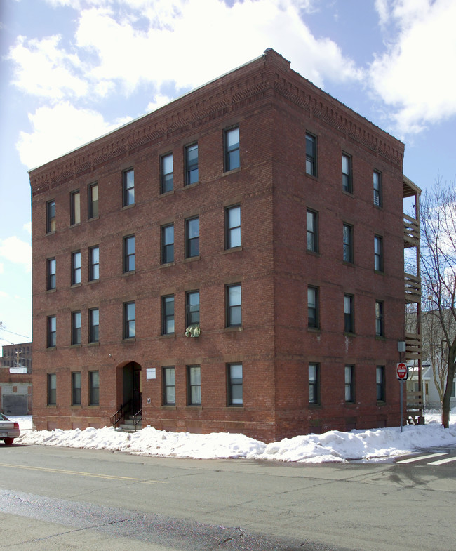 16 Cabot St in Holyoke, MA - Foto de edificio - Building Photo