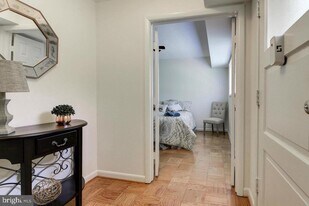10667 Montrose Ave in Bethesda, MD - Building Photo