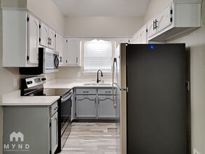 6892 Gallop Dr in Cordova, TN - Foto de edificio - Building Photo