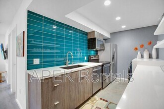 353 N Hermosa Dr in Palm Springs, CA - Building Photo - Building Photo