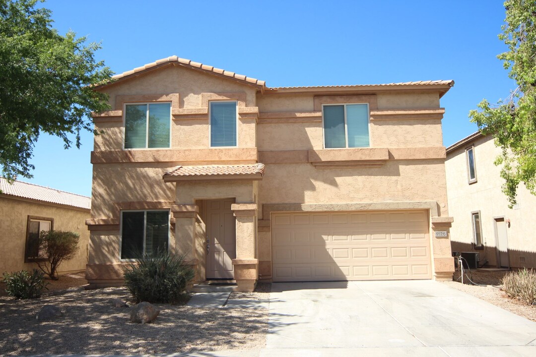 1126 E Canyon Trail in San Tan Valley, AZ - Building Photo