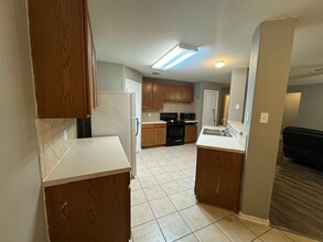 4923 Celtic Cor in San Antonio, TX - Building Photo - Building Photo