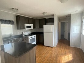 33 Geneva Rd in Lakehurst, NJ - Building Photo