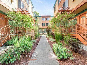 Peninsula Pines Apartments in South San Francisco, CA - Foto de edificio - Building Photo