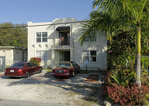 771 NE 126th St in North Miami, FL - Foto de edificio - Building Photo