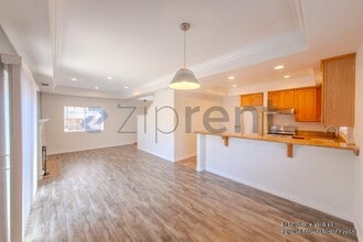 1360 S White Ave in Pomona, CA - Foto de edificio - Building Photo