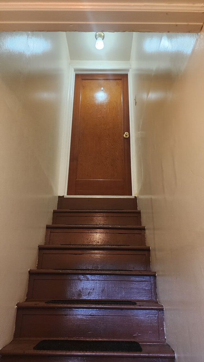 10 Woolard Ave, Unit 2nd FL in Colonie, NY - Building Photo - Building Photo