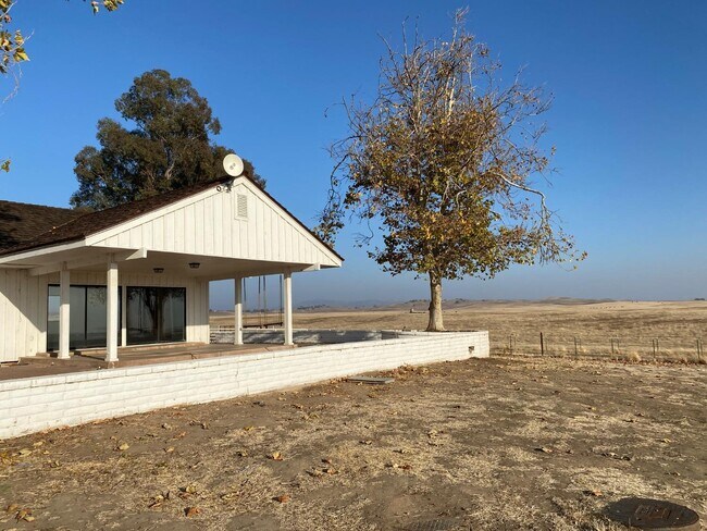 41181 Wide Awake Ranch Rd in Madera, CA - Building Photo - Building Photo
