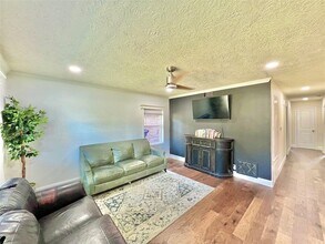 4913 W 43rd St in Houston, TX - Building Photo - Building Photo