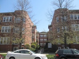 4421 N Wolcott Ave Apartments