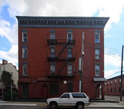 62 Green St in Brooklyn, NY - Building Photo - Building Photo
